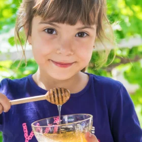 Manuka méz gyerekeknek: a hazai fajtamézek remek alternatívát jelentenek.