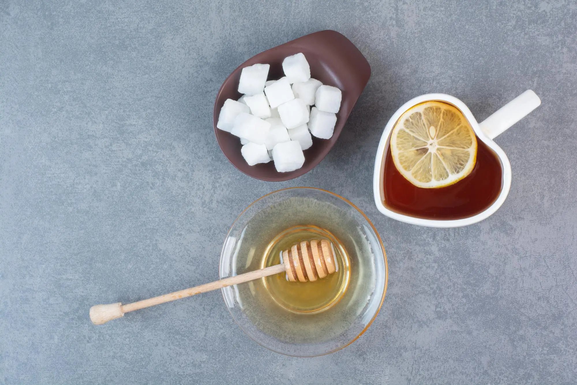 Méz vagy cukor: melyik a jobb választás?