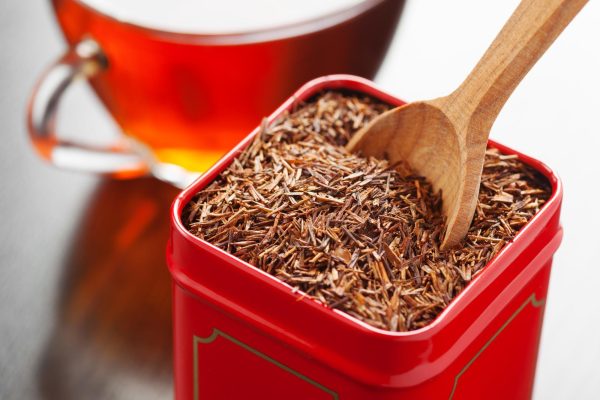 A rooibos tea vélemények alátámasztják a vörös ital népszerűségét.